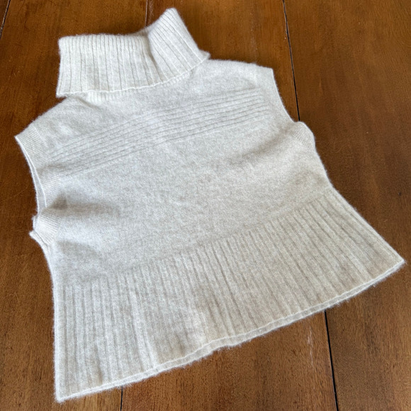 Maison de Papillon Mongolian Cashmere Crop Turtleneck Sweater Sleeveless CreamXS - Picture 9 of 15